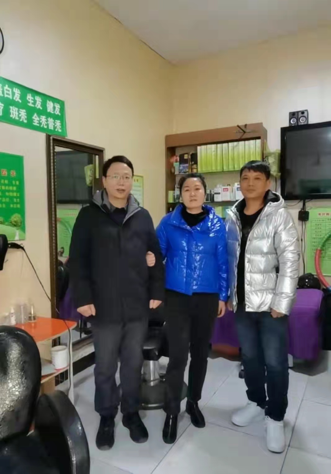 秀丝顿植物染发采用了天然的花粉、鸡蛋、蜂蜜、食盐等成分养发