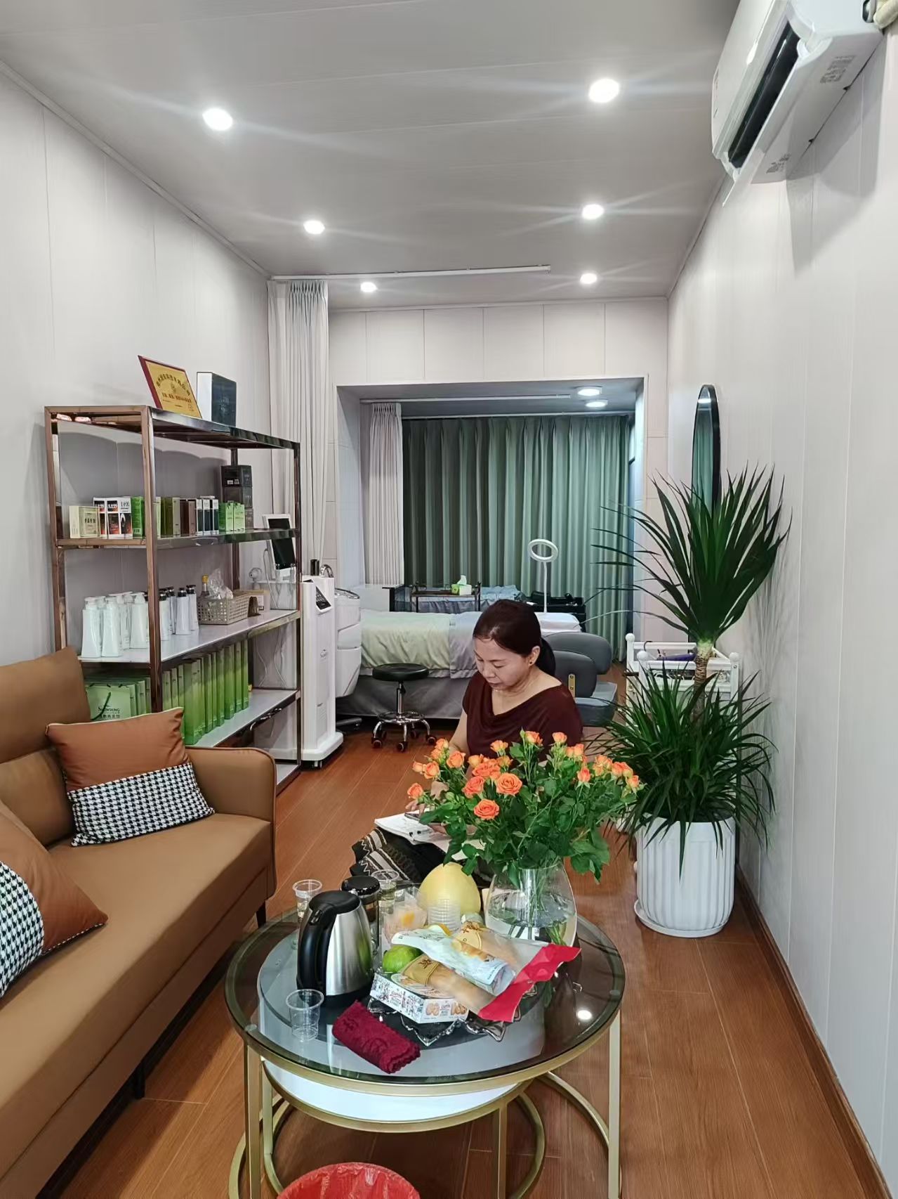 秀丝顿植物养发防脱育发能够修护头发的损伤，让头发更加柔顺、有光泽。
