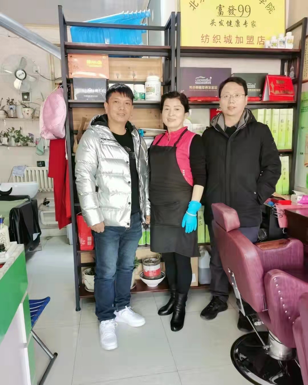 那么秀丝顿植物染发就是你的最佳选择。让我们一起保护我们的头发，让它变得更加健康、美丽。