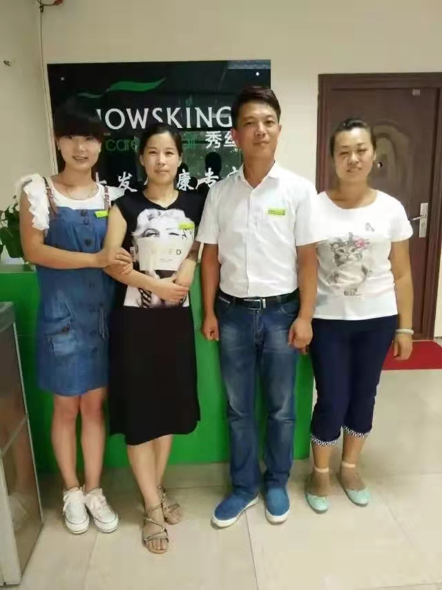 秀丝顿采用天然植物成分，深入滋养头皮，刺激新发生长