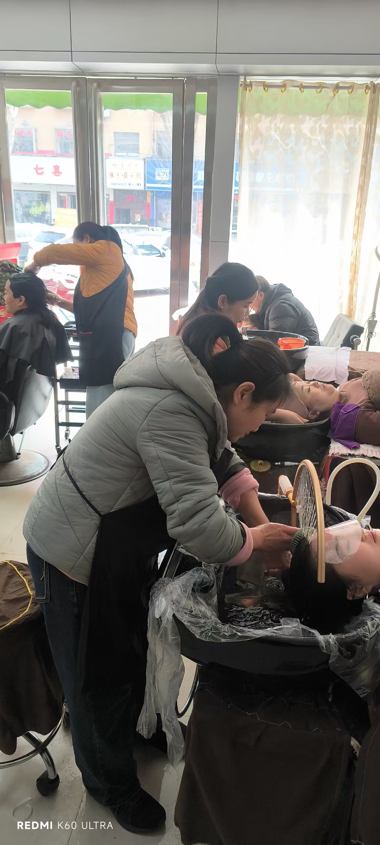 秀丝顿植物养发的产品是一种高效、健康的选择，让你的白发从根部自然变黑