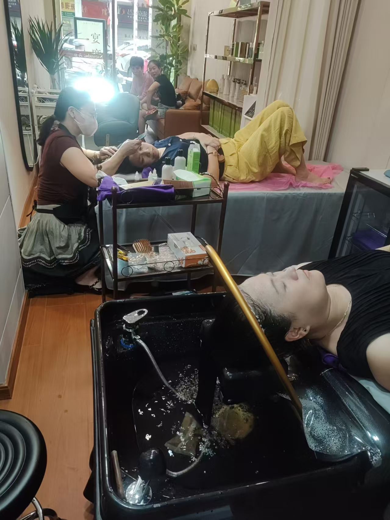 秀丝顿植物养发，让你的头发健康不再是梦想。