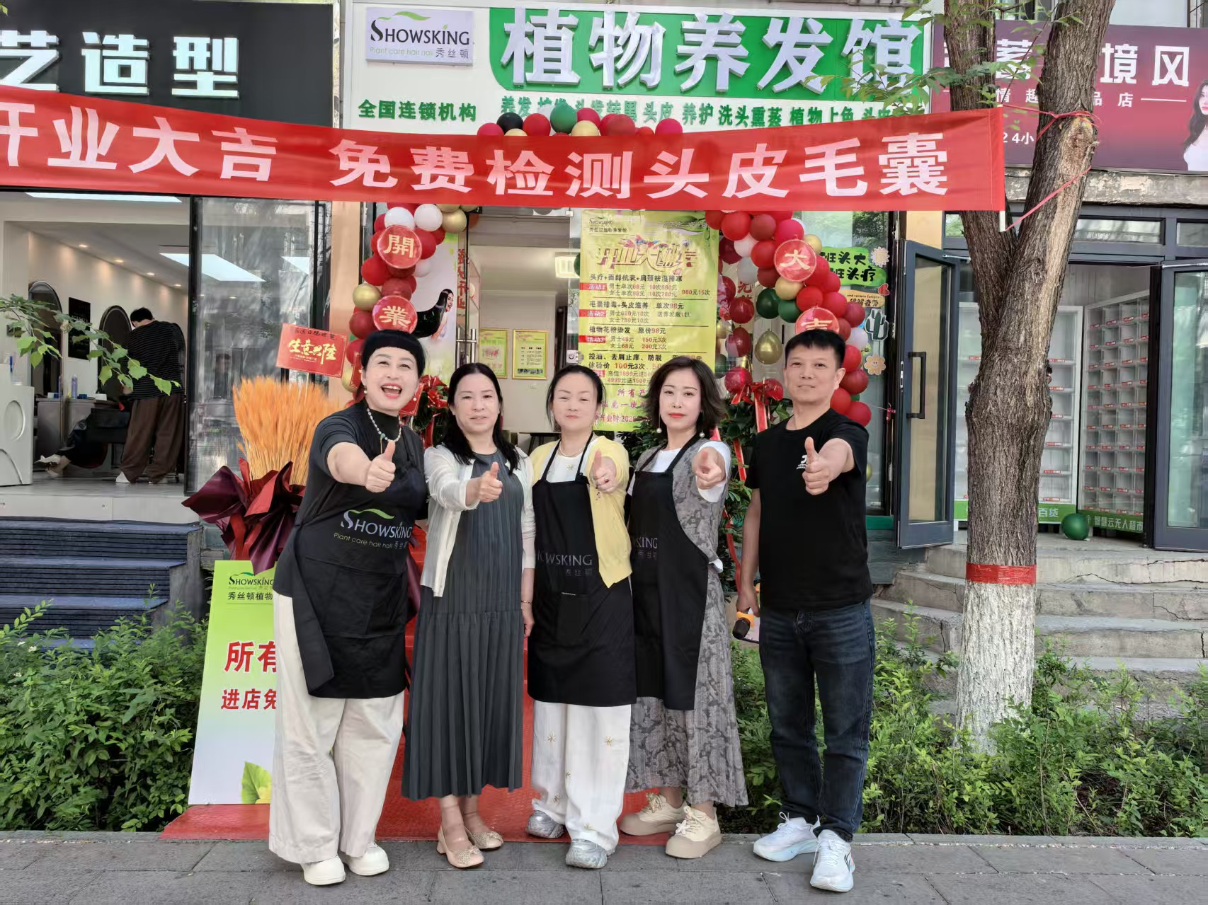 秀丝顿植物养发防脱育发能够修护头发的损伤，让头发更加柔顺、有光泽。
