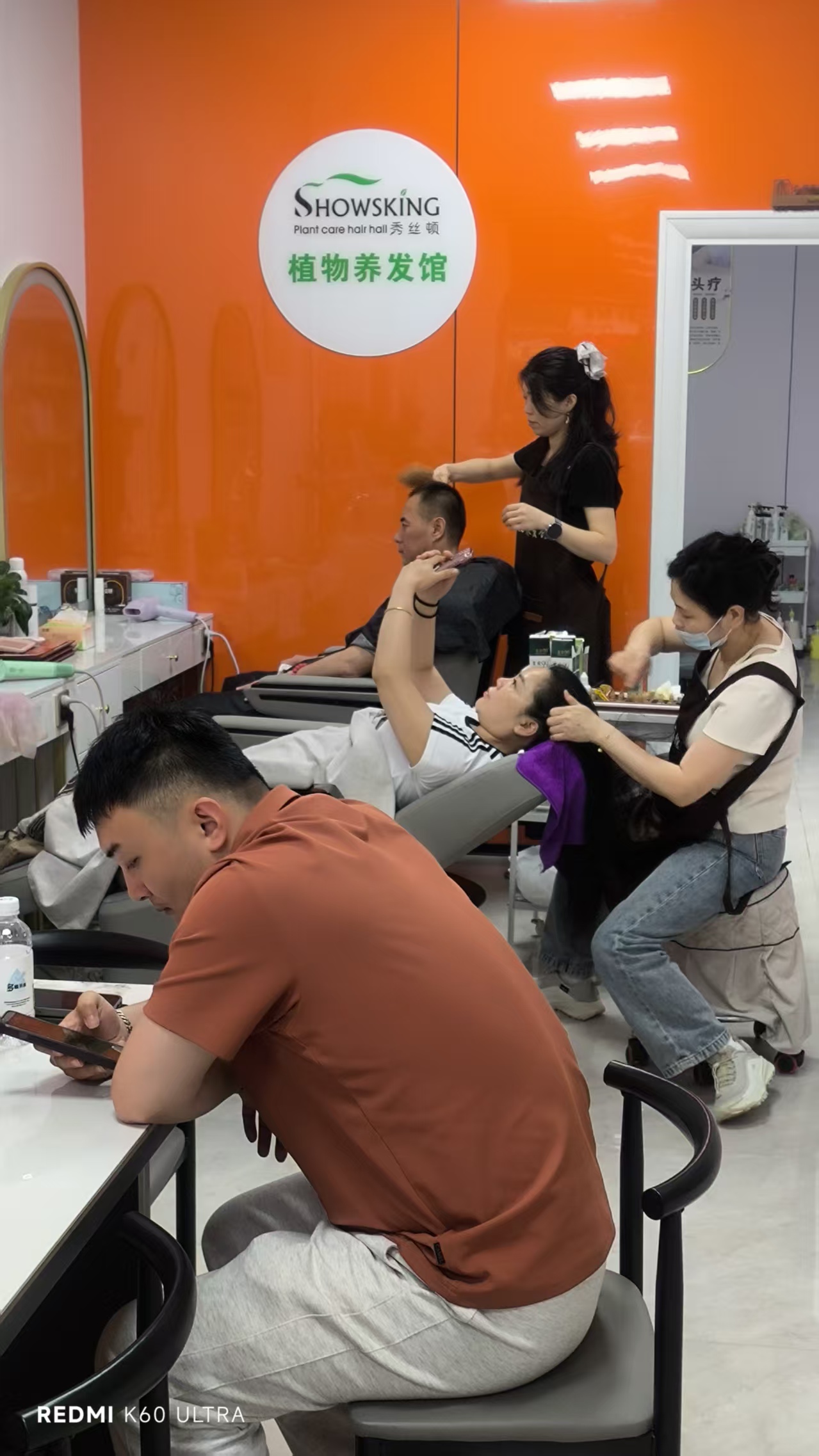 秀丝顿植物养发防脱育发能够修护头发的损伤，让头发更加柔顺、有光泽。