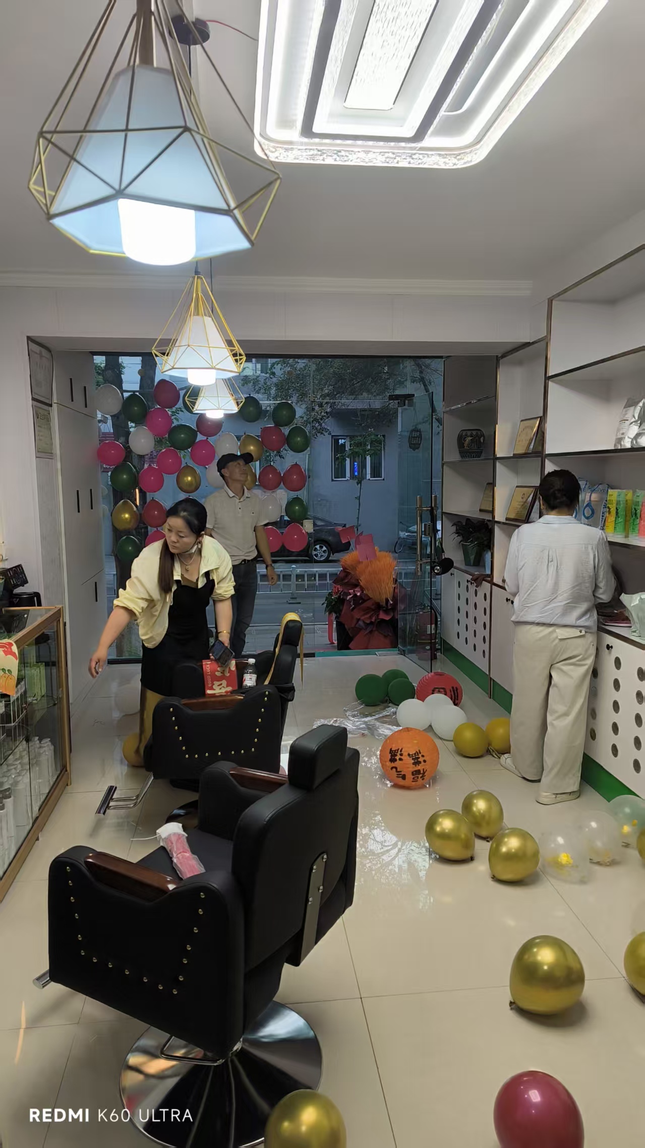秀丝顿植物养发的产品可以滋润你的头发，从根部开始，